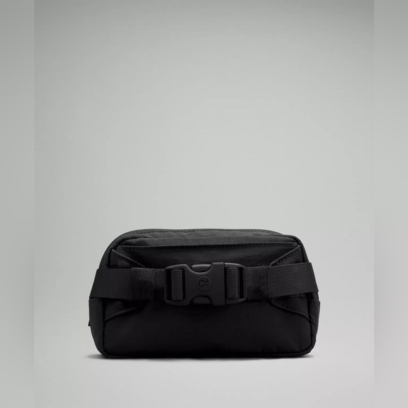 Lululemon Unisex Compact Water Repellent Fabric Mini Belt Bag Shoulder Pack - Picture 2 of 6